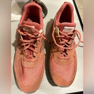 New Balance Women Tennis Shoes size 10.5